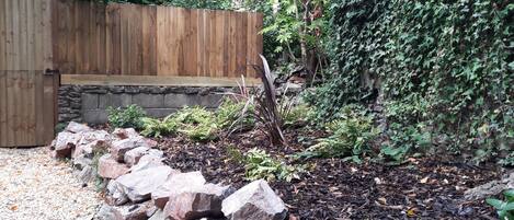 Appartement classique, salle de bain privée | Jardin