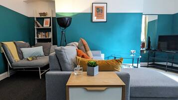 Classic Apartment, Private Bathroom | Lounge