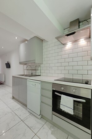 Classic Apartment, Private Bathroom | Shared kitchen