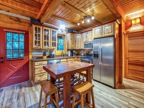 雪櫃、微波爐、焗爐、爐具