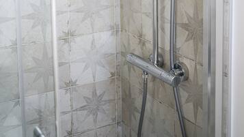 スタジオ 専用バスルーム | バスルーム