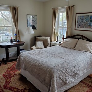 Comfort Triple Room, Shared Bathroom | Individually furnished, desk, laptop workspace, iron/ironing board - Morrison House (Somerville)
