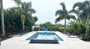 Piscine extérieure, piscine chauffée