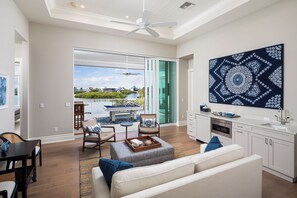 智能电视、壁炉、桌上足球、乒乓球