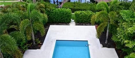Piscine extérieure, piscine chauffée