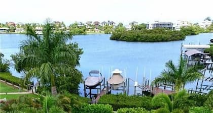 Bayfront Luxury Estate – 5BR, Heated Pool, Spa, Gulf Access & Walk to Beach