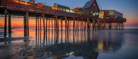 بالقرب من الشاطئ