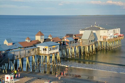 Sun Deck It's All Here! Beach, Pier,  Bright & FUN
