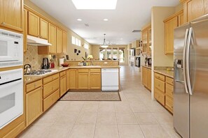 Refrigerador, horno, parrilla de estufa y lavavajillas