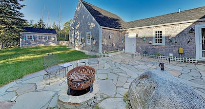 Joy Cottage Lighthouse & Harborview, an Ultimate ME Vacation Home