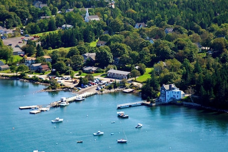 Marina. Joy Cottage Lighthouse & Harborview, an Ultimate ME Vacation Home