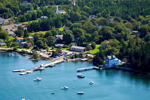 Joy Cottage Lighthouse & Harborview, an Ultimate ME Vacation Home
