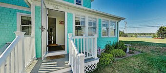 Lobster Cottage on the Harbor  W/Lighthouse and Waterviews.