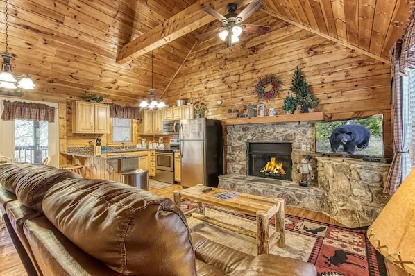 Casa, varias camas (Lil Country Cabin #262) | Área de sala de estar