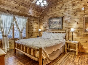 Casa, varias camas (Lil Country Cabin #262) | 2 dormitorios, decoración individual, mobiliario individual