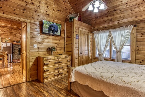 House, Multiple Beds (Lil Country Cabin #262)