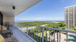 Unclassified image, 4 of 27, button