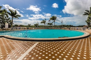 Unclassified image, 2 of 18, button