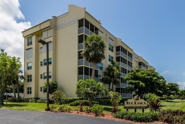 Unclassified image, 1 of 11, button