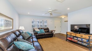 TV - Lovely 2 bedroom 2.5 bath condo (Marco Island)