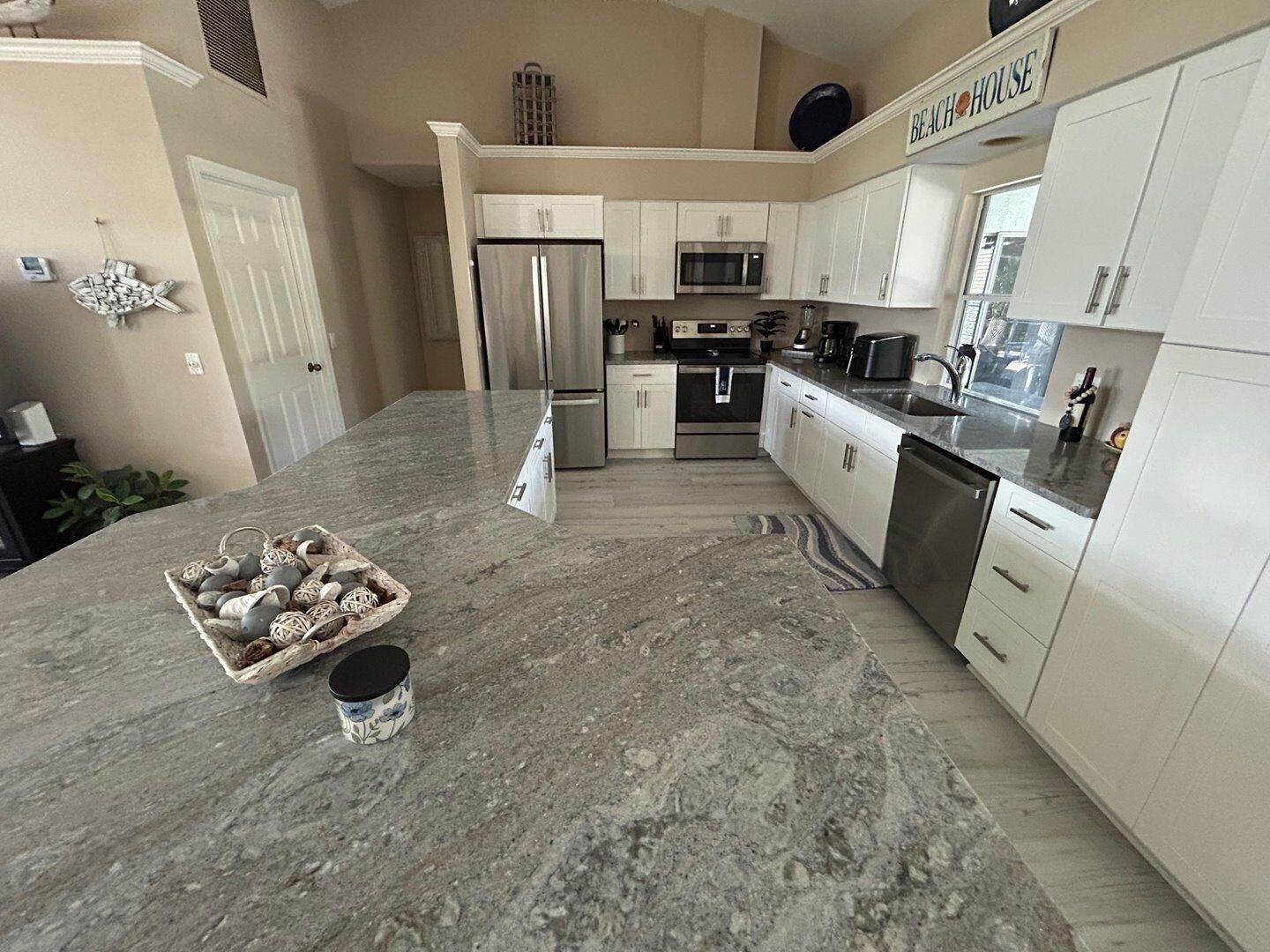 冰箱、微波炉、烤箱、炉灶