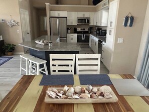 Fridge, microwave, oven, stovetop - Price Reduced For 2025 Dates! Inland Home Minutes From Marco Islands South Beach (Marco Island)