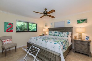 3 bedrooms, iron/ironing board, free WiFi, bed sheets - Charming 3 BDR, 2 BTH  home with big heated pool (Marco Island)