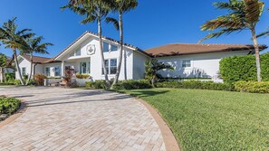 Unclassified image, 4 of 31, button