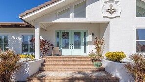 Exterior detail - 4 Bdr 3.5 Bth One Level Home With Water Views (Marco Island)