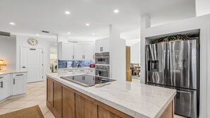 Unclassified image, 5 of 31, button