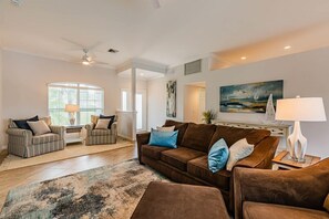 TV - 4/4 Home, steps from Tiger Tail Beach entrance (Marco Island)