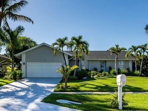 Property grounds - A perfect home to fully enjoy all of Marco Island (Marco Island)