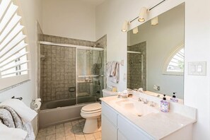 Unclassified image, 4 of 18, button - 4 bedroom, 3 bath home with heated pool (Marco Island)