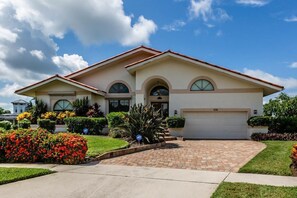 Exterior - 4 bedroom, 3 bath home with heated pool (Marco Island)