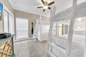 5 chambres, fer et planche à repasser, accès au Wi-Fi (inclus)