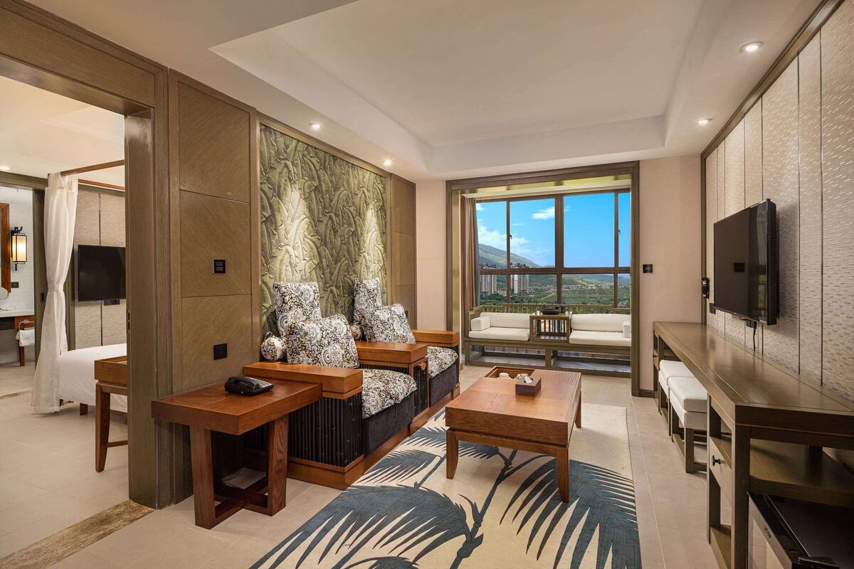 featured suite,1 king bed (ns) | in-room safe, free wifi, bed sheets