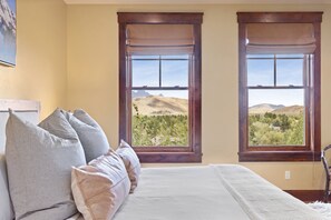 3 bedrooms, iron/ironing board, WiFi, bed sheets - Outpost: Grand View 3240 - AC and Teton Views! (Jackson)