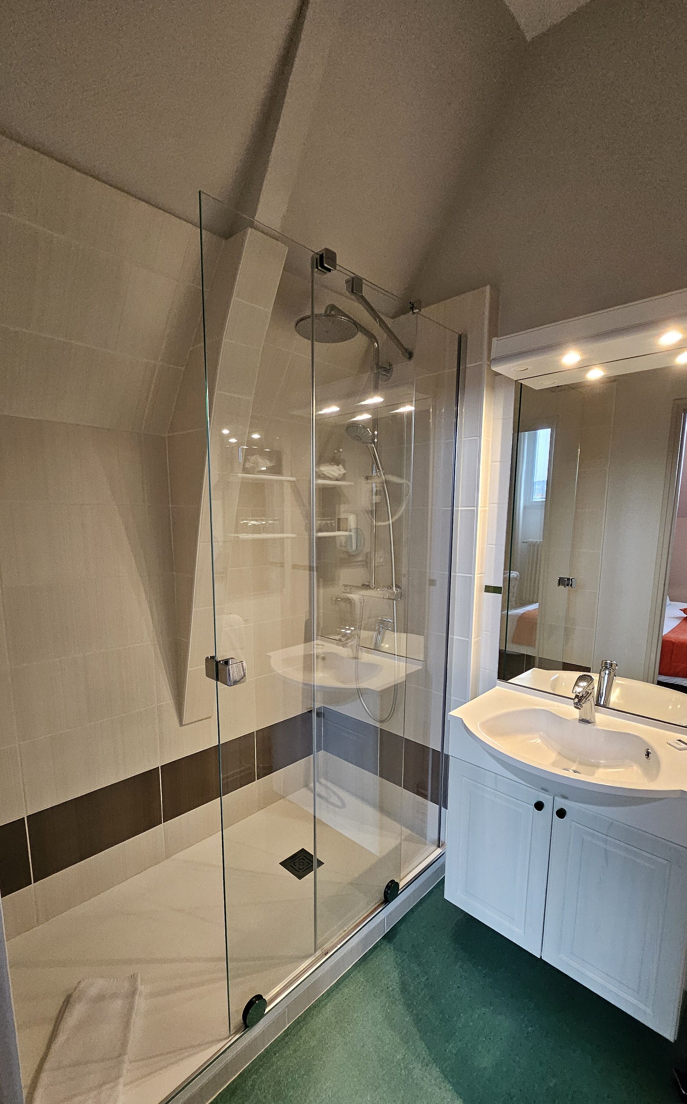 executive room | bathroom | eco-friendly toiletries, hair dryer, towels, soap