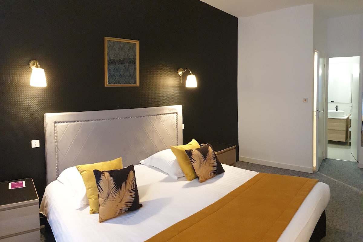 in-room safe, individually decorated, individually furnished, desk