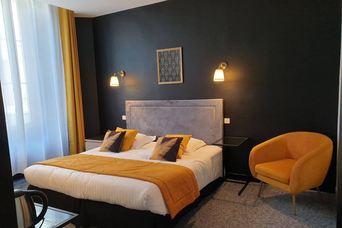 in-room safe, individually decorated, individually furnished, desk