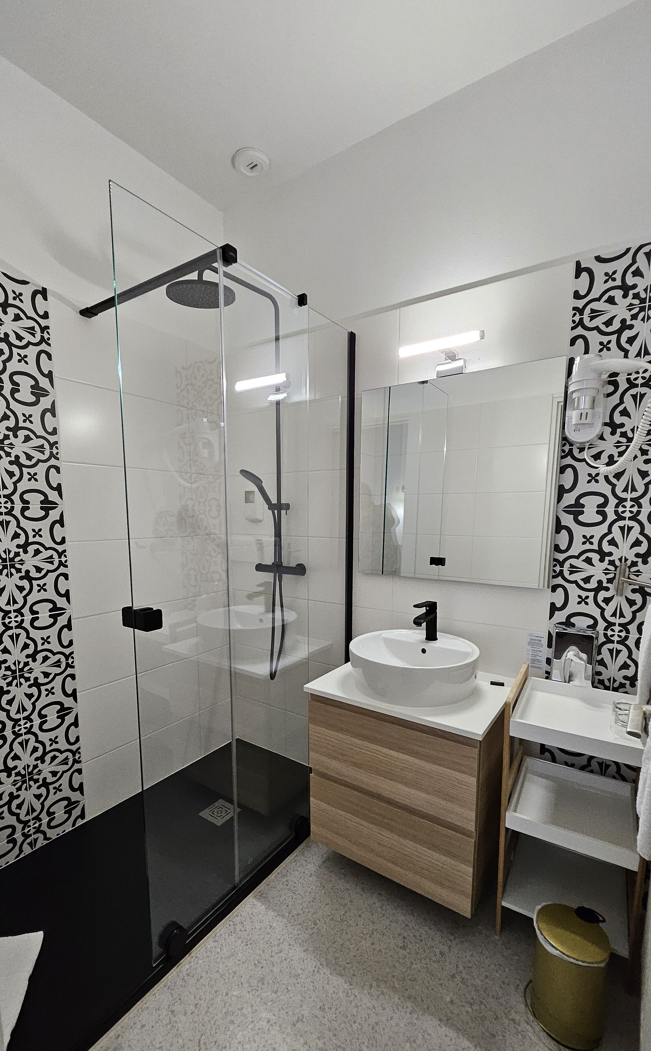 junior suite | bathroom | eco-friendly toiletries, hair dryer, towels, soap