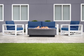 BBQ/picnic area - stayAPT Suites Houston NASA Clear Lake (Webster)