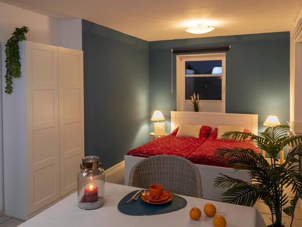 Iron/ironing board, WiFi, bed sheets