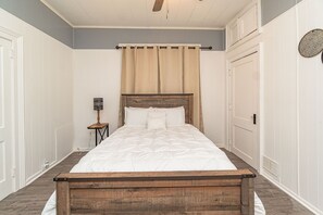 2 bedrooms, iron/ironing board, free WiFi, bed sheets