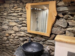 淋浴设施、吹风机