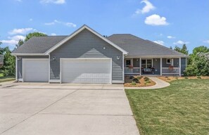 Exterior - Top-Rated 6-Bedroom Vacation Home in Sister Bay – Walkable & Family-Friendly (Sister Bay)