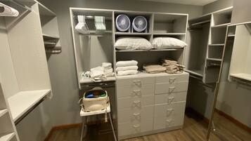 4 bedrooms, iron/ironing board, WiFi (free), bed sheets
