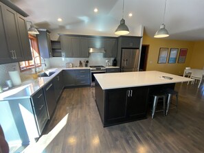 Fridge, microwave, stovetop, dishwasher - Top-Rated 6-Bedroom Vacation Home in Sister Bay – Walkable & Family-Friendly (Sister Bay)