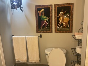 Suihku, pyyhkeet, saippua, sampoo