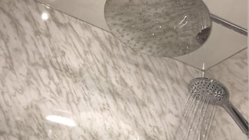 Tweepersoonskamer, privébadkamer | Badkamer